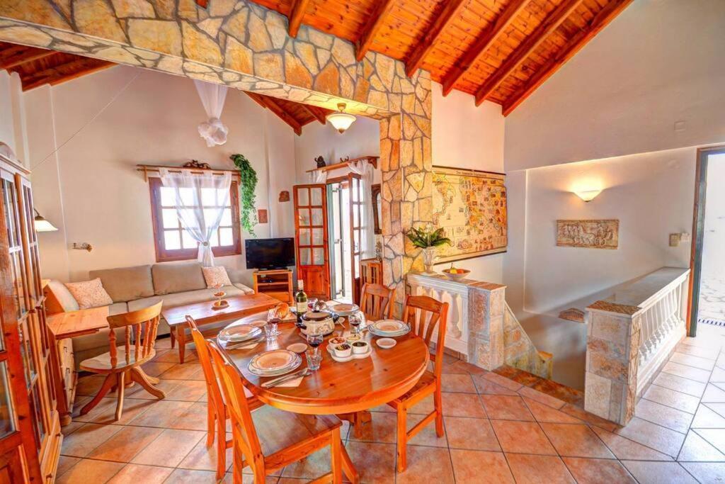 Rolling Stolis Home Katavolos ภายนอก รูปภาพ